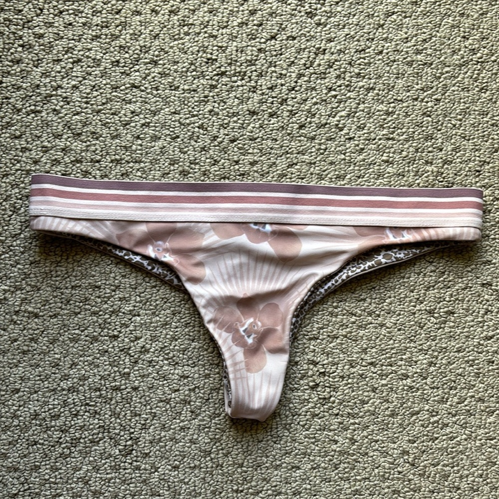 ACACIA // Bottom